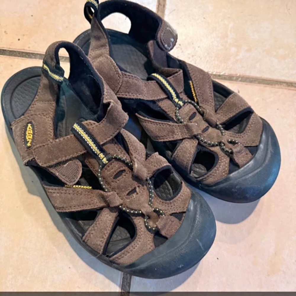 Keen Brown Suede Closed-Toe Outdoor Sandals with Black Soles